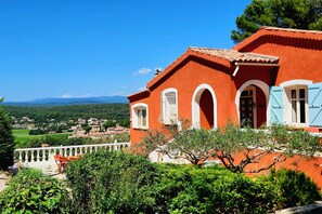 Exterior - Villa Christine, with pool and views in Provence (Carcès)
