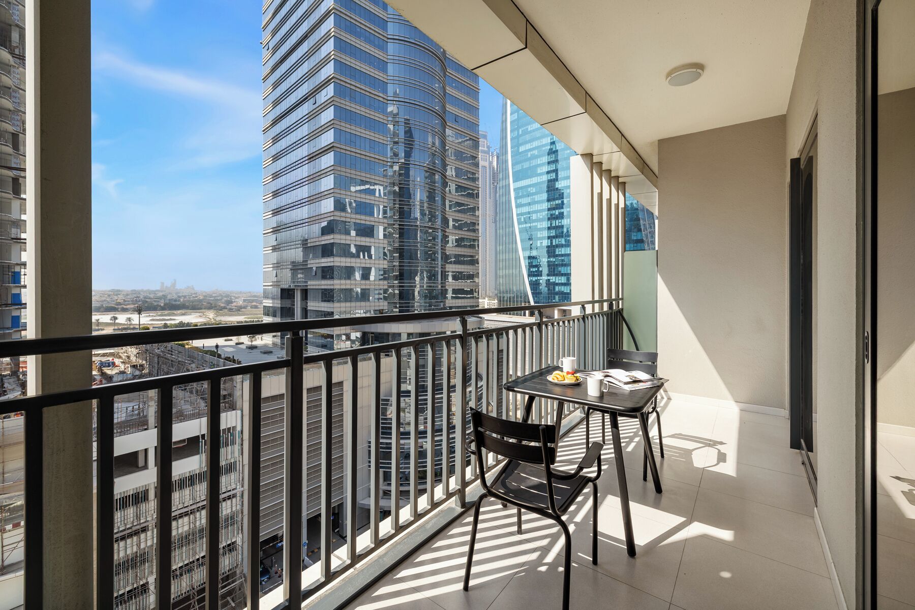 Appartement, balcon, vue canal