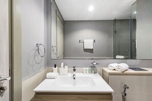 Apartment, Balcony, Canal View | Bathroom - Canal View 1BR Near Business Bay Metro (Dubai)