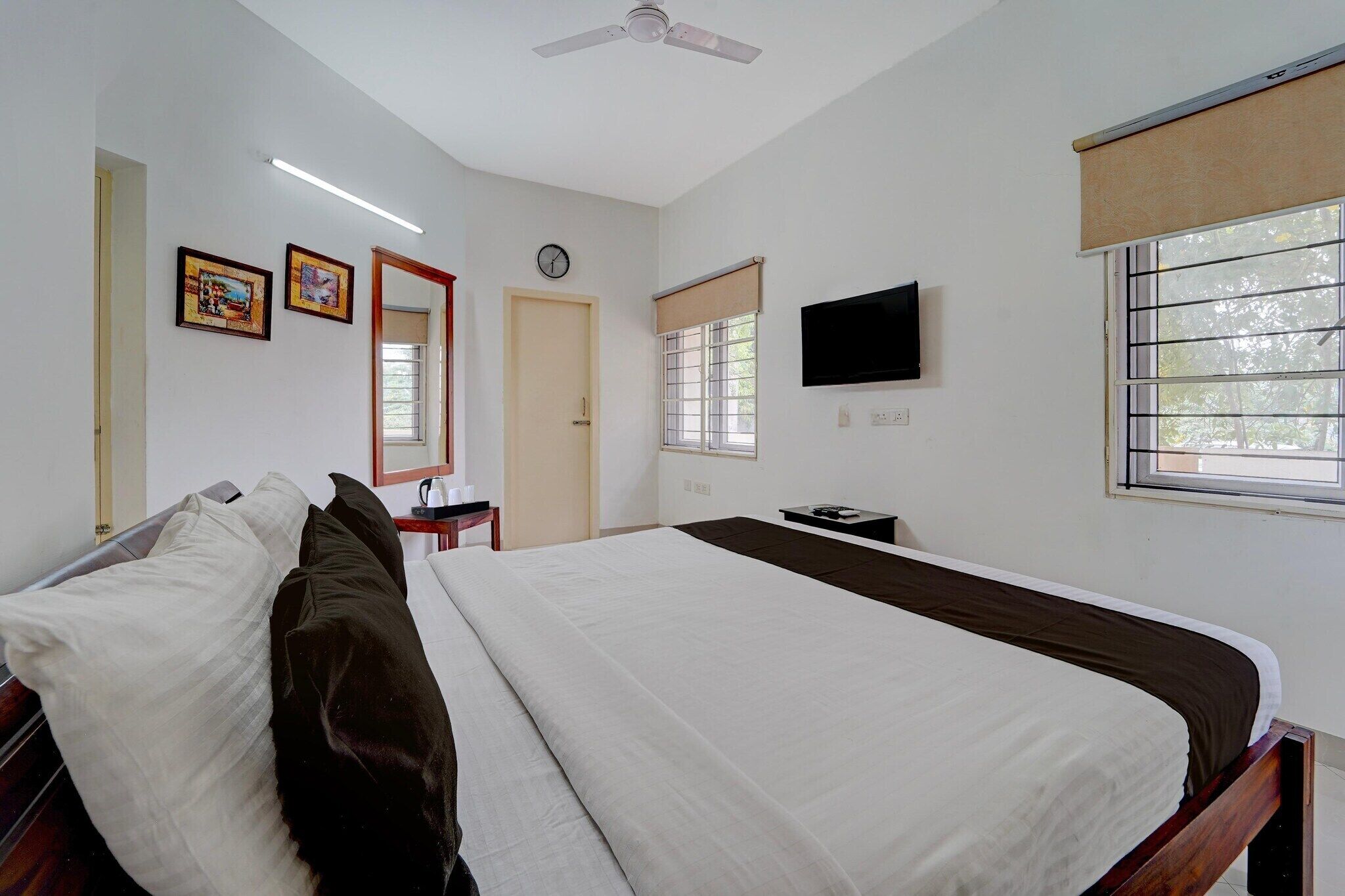 2 soverom, skrivebord, strykejern/-brett og wi-fi (inkludert)