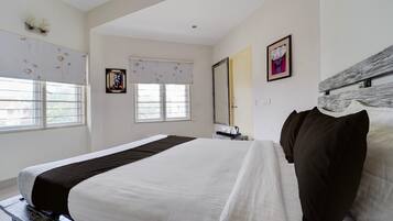 2 bedrooms, desk, iron/ironing board, free WiFi