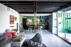 Smart TV, offices - Designer villa with sauna and swimming pool (Canyelles)