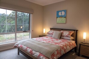 3 chambres, fer et planche à repasser, accès Internet, draps fournis