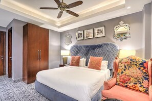 1 dormitorio, escritorio, ropa de cama