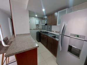 Microwave, oven, coffee/tea maker - South of Cali quiet modern (Cali)