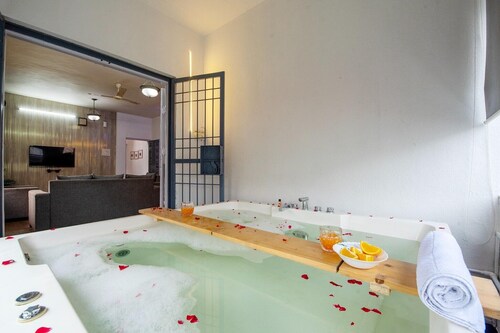 Mountain Mist 2bhk by Palette | Jacuzzi | Lonavala