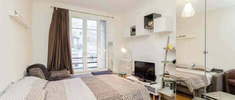 1 soverom, strykejern/-brett, internettilgang og sengetøy