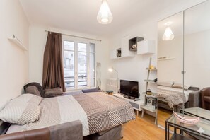 1 chambre, fer et planche à repasser, accès Internet, draps fournis