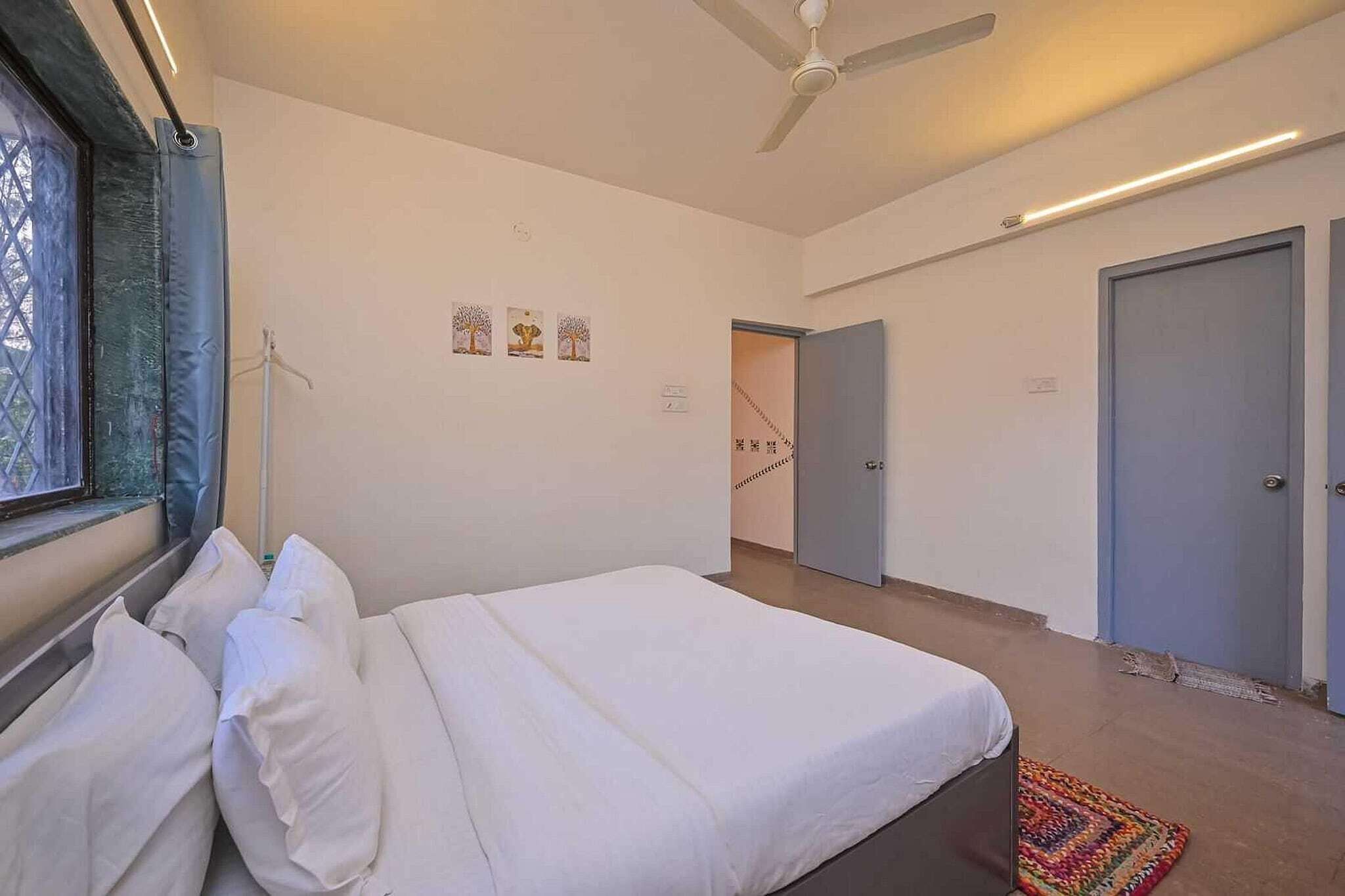 1 soverom, skrivebord, strykejern/-brett og wi-fi (inkludert)