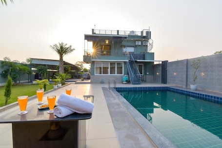 Pool. Villa Hill's Stay By DanCenter