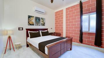 2 bedrooms, desk, iron/ironing board, free WiFi