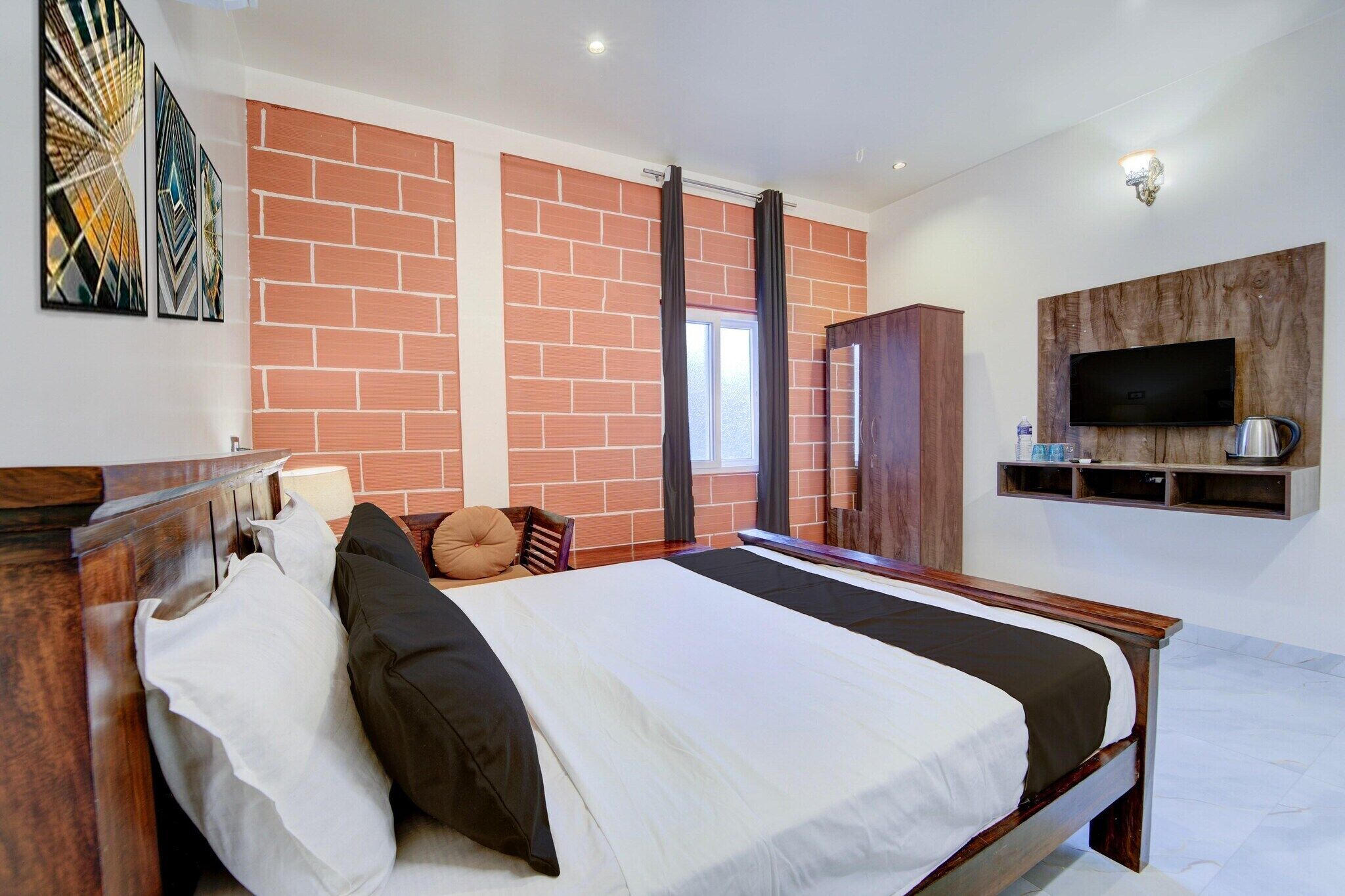 3 sovrum, skrivbord, strykjärn/strykbräda och gratis wi-fi