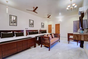 2 bedrooms, desk, iron/ironing board, free WiFi
