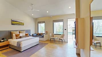 1 bedroom, desk, iron/ironing board, bed sheets