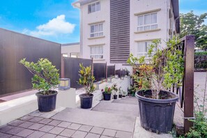 Unclassified image, 5 of 36, button