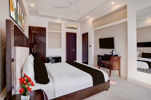 Unclassified image, 4 of 36, button