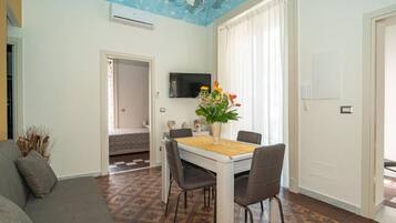 Leilighet, kjøkken, byutsikt | Spiseområde