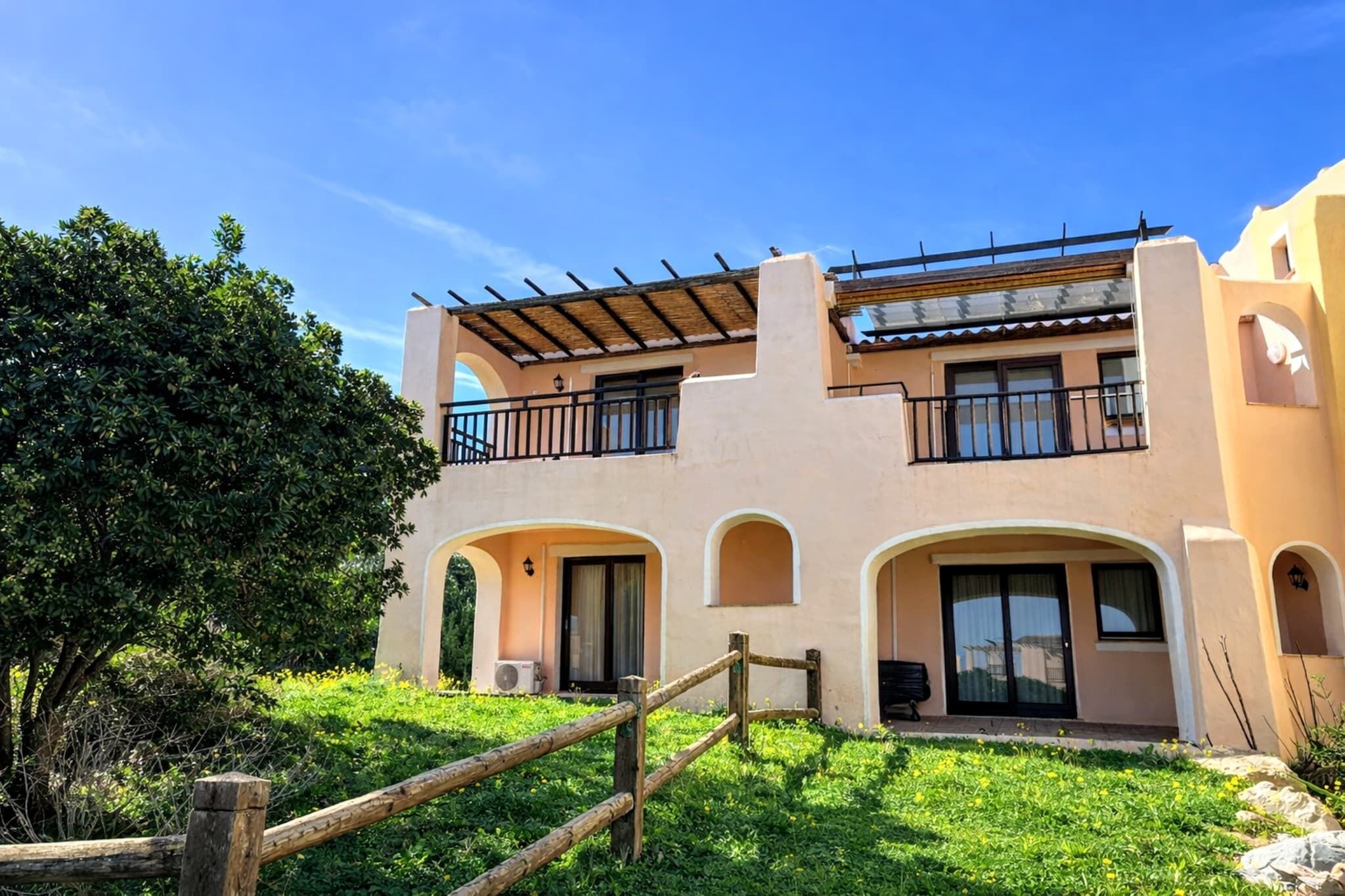 Außenseite Ferienhaus [Sommer]