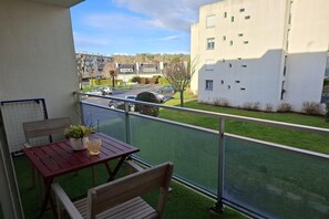Outdoor dining - 100m from the sandy beach in Plougonvelin (Plougonvelin)