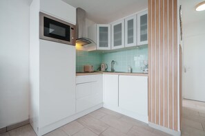 Fridge, microwave, stovetop, dishwasher - Light Filled Property Near Sea (Agde)