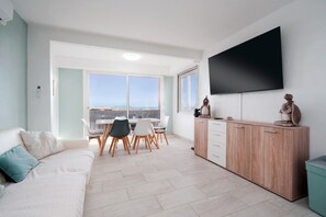 Smart TV - Light Filled Property Near Sea (Agde)