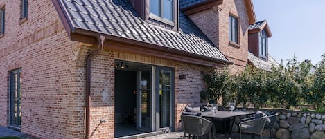 تناول الطعام بالخارج