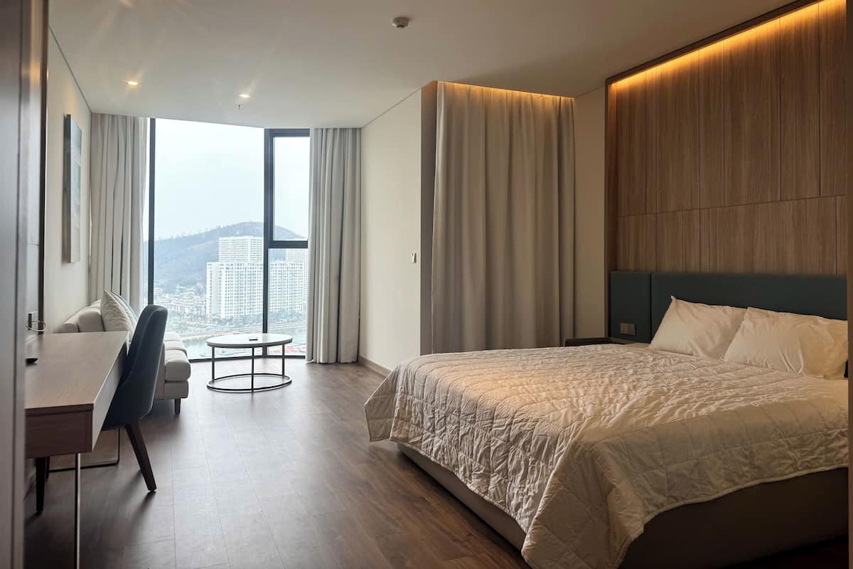 Basic-Studio, Balkon, Stadtblick