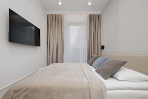 1 Schlafzimmer, Schreibtisch, Bügeleisen/Bügelbrett, Reisekinderbett