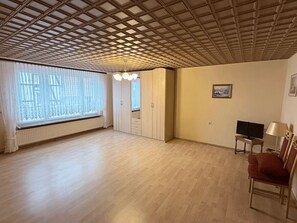 Interior - Beautiful 3-bedroom house in tranquil Staufenberg with AC (Staufenberg)