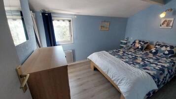 3 bedrooms, iron/ironing board