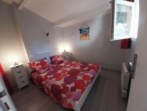 3 habitaciones y tabla de planchar con plancha 
