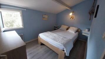 3 chambres, fer et planche Ă repasser
