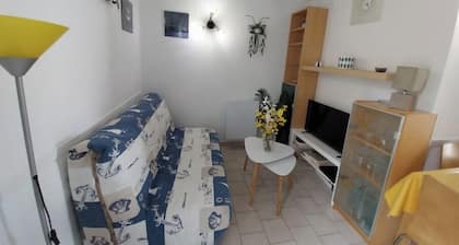 maison entiÚrement équipée à 300 mÚtres de la plage, 800 mÚtres de la CotiniÚre.