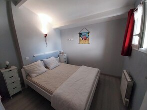 3 chambres, fer et planche à repasser