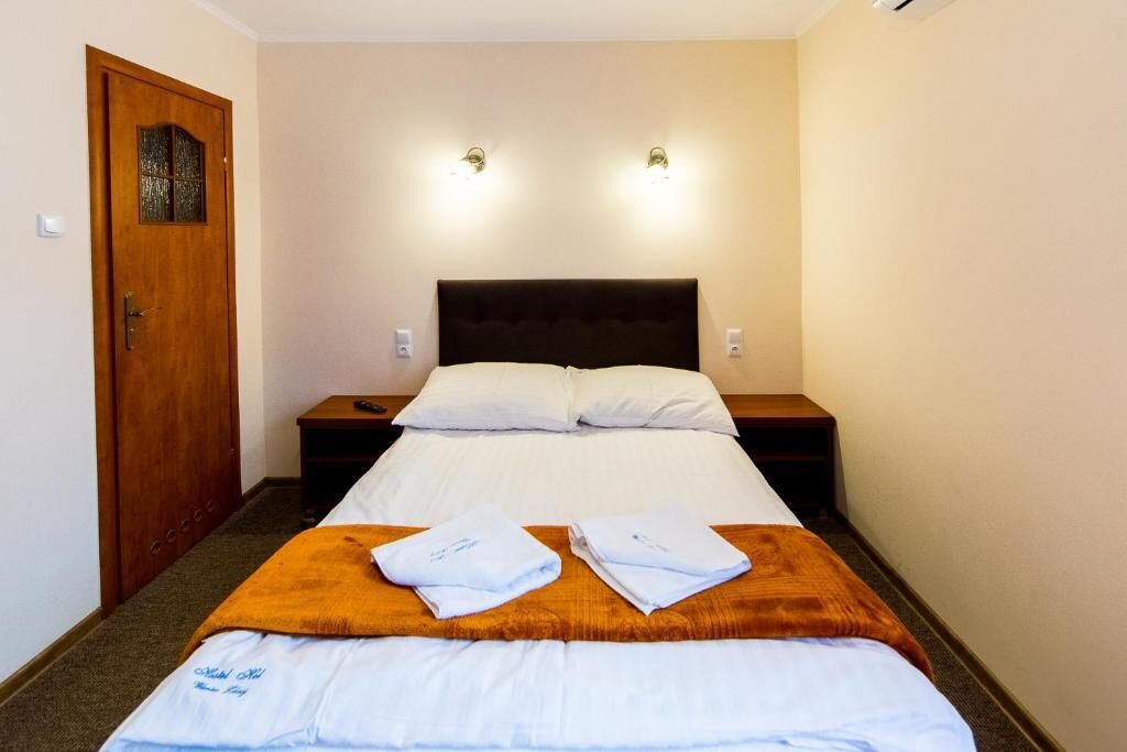 Klassieke tweepersoonskamer, uitzicht op binnenplaats | Gratis wifi