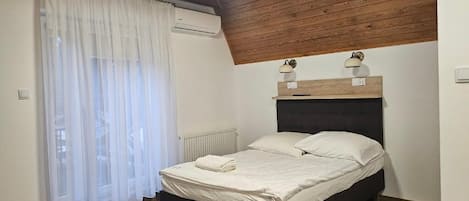 Deluxe-Doppelzimmer, Balkon, Blick auf den Innenhof