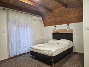 Deluxe Double Room, Balcony, Courtyard View | Laptop workspace, free WiFi, bed sheets