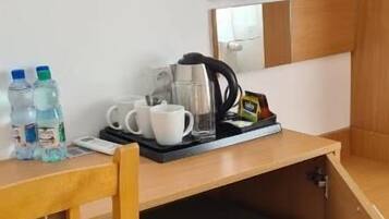 Standard Triple Room, Courtyard View | Interior