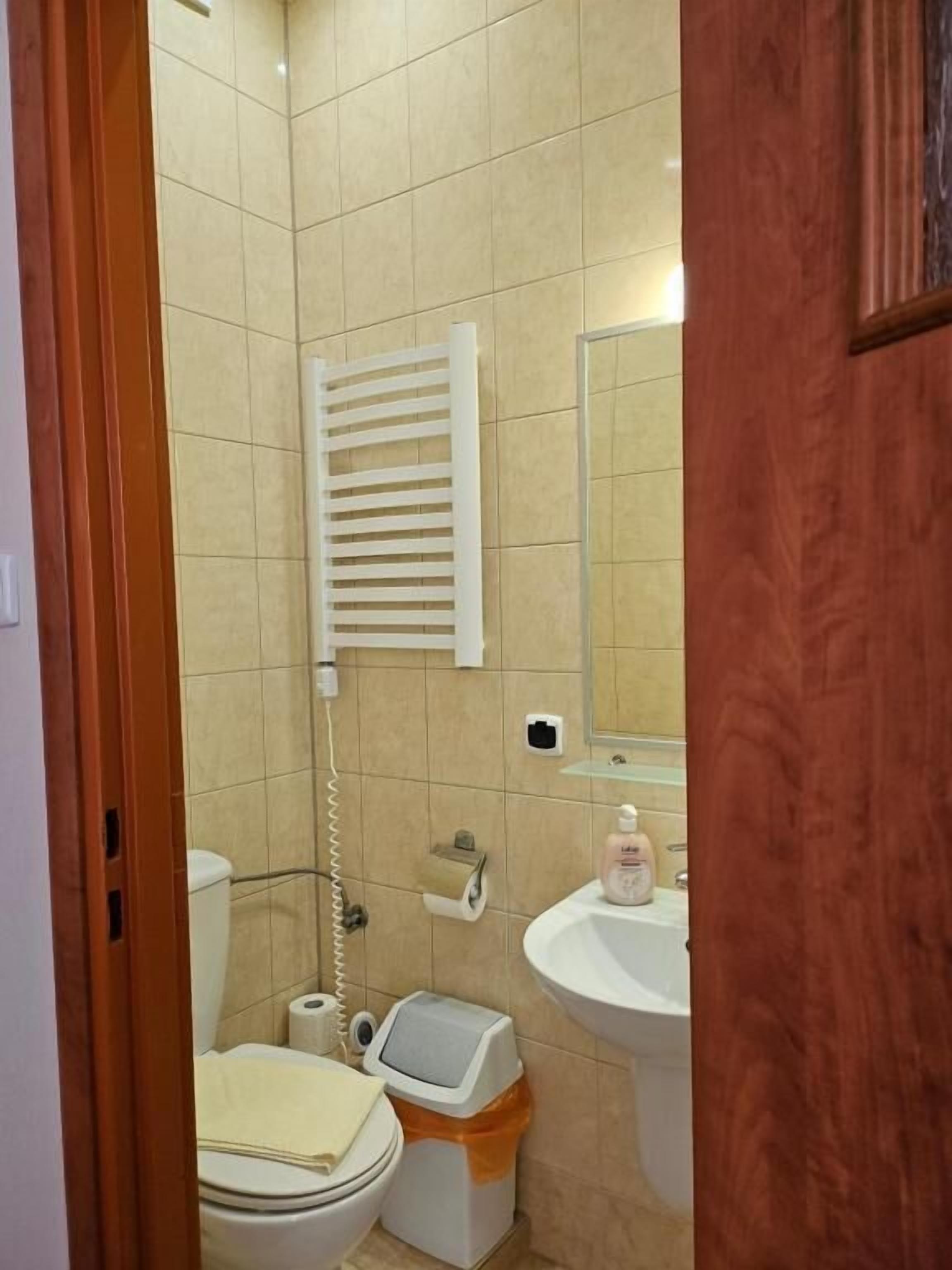 Standard Double Room | Bathroom