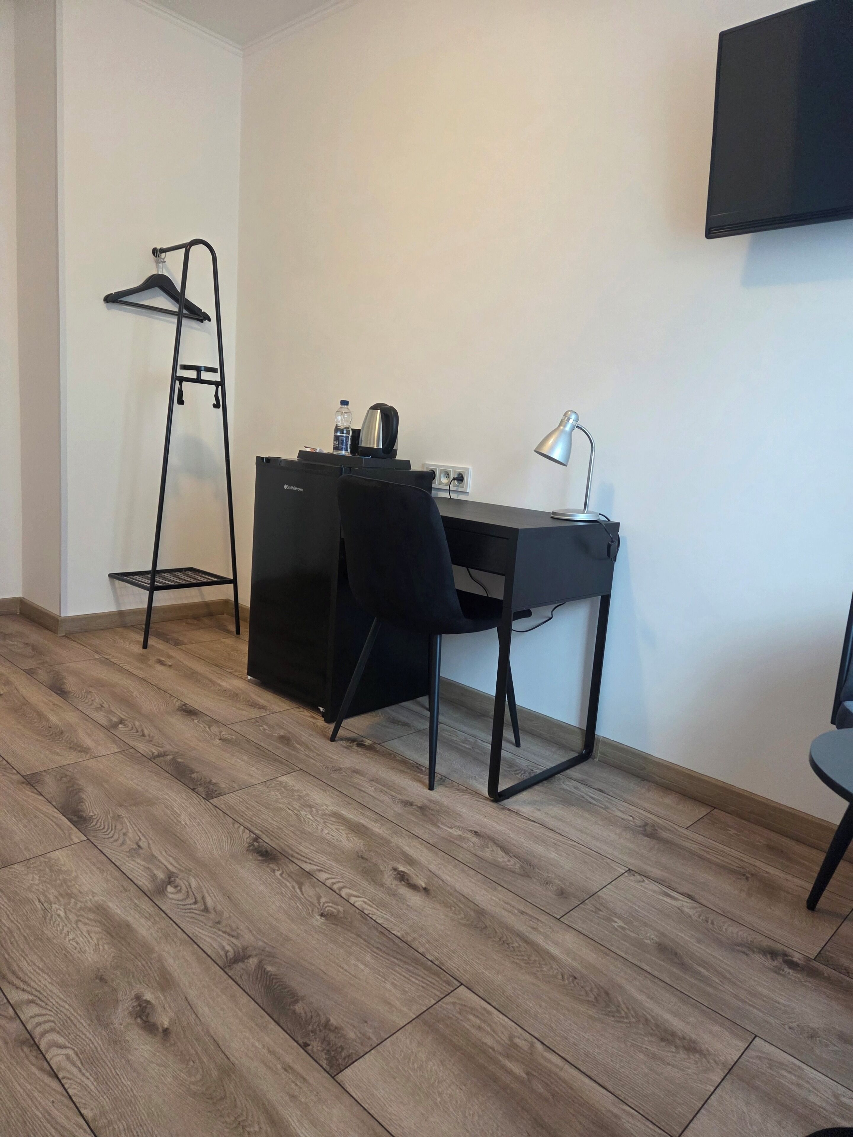 Basic Single Room | Laptop workspace, free WiFi, bed sheets
