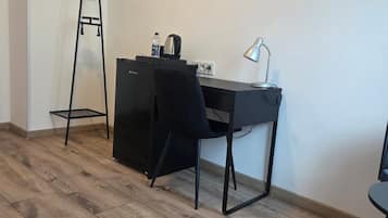 Basic Single Room | Laptop workspace, free WiFi, bed sheets