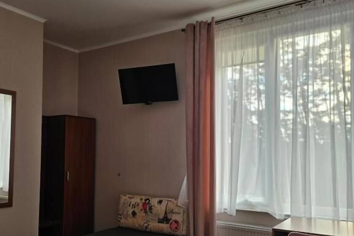 Standard szoba kétszemélyes ággyal | Laptophoz jól használható munkafelület, ingyenes wifi és ágynemű