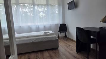 Yhden hengen perushuone | Kannettavalle tietokoneelle sopiva työtila, ilmainen Wi-Fi