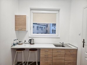 Deluxe Triple Room, Courtyard View | Interior