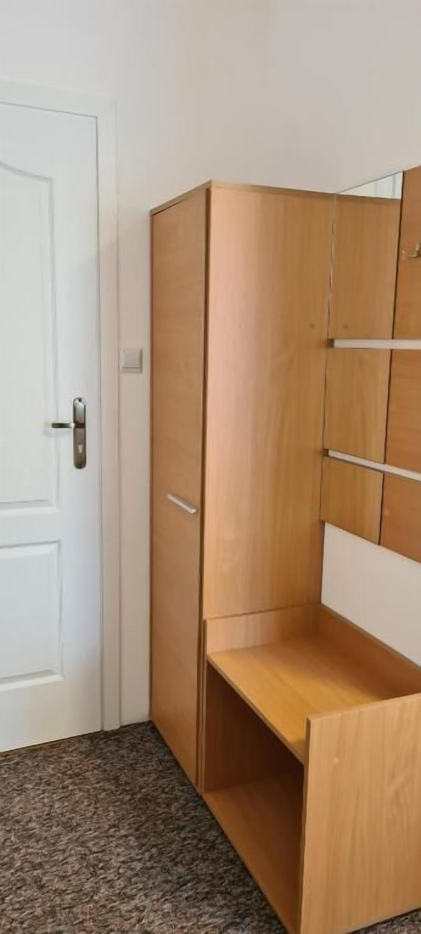 Comfort eenpersoonskamer, uitzicht op binnenplaats | Interieur