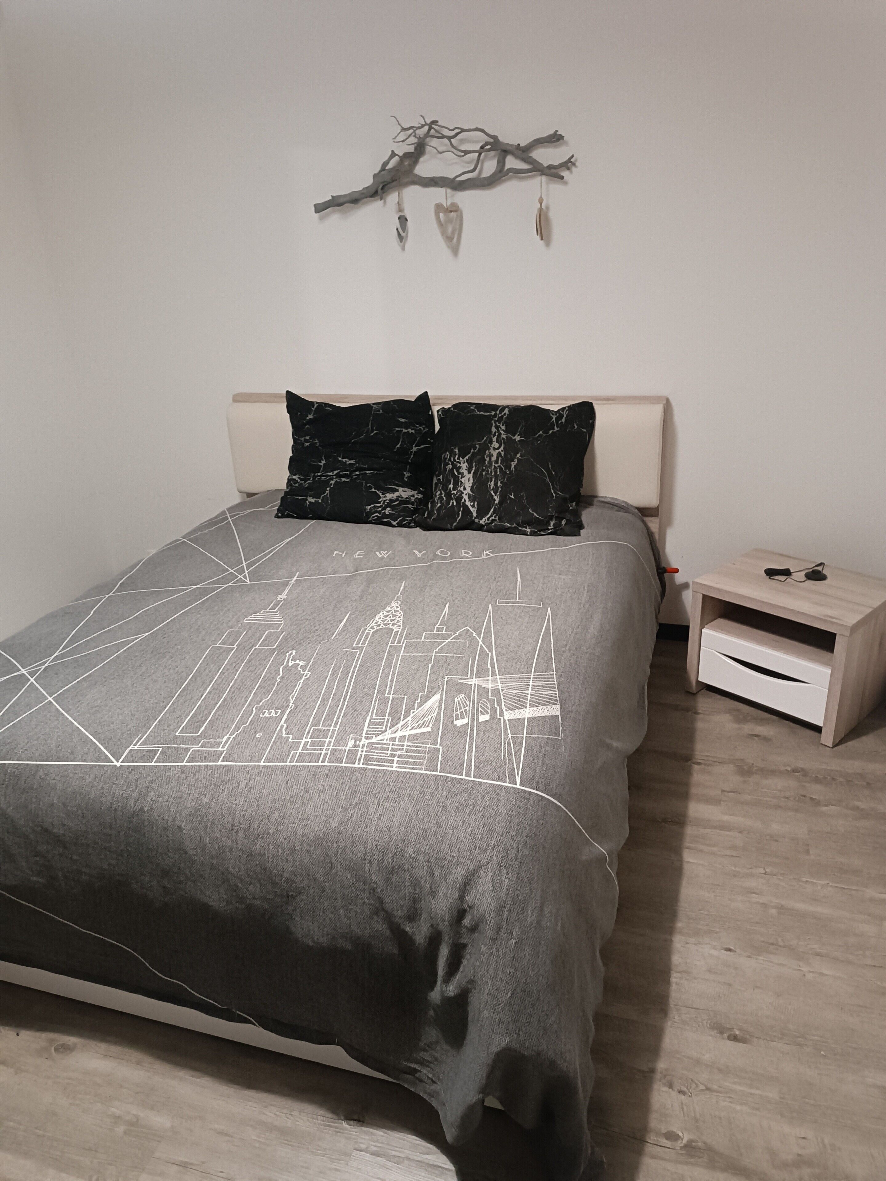 3 bedrooms, bed sheets