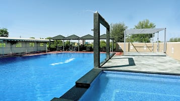 Piscina externa sazonal
