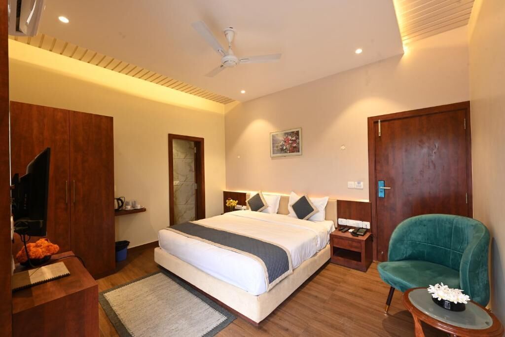 Deluxe Double Room, Garden View | In-room safe, iron/ironing board, free WiFi