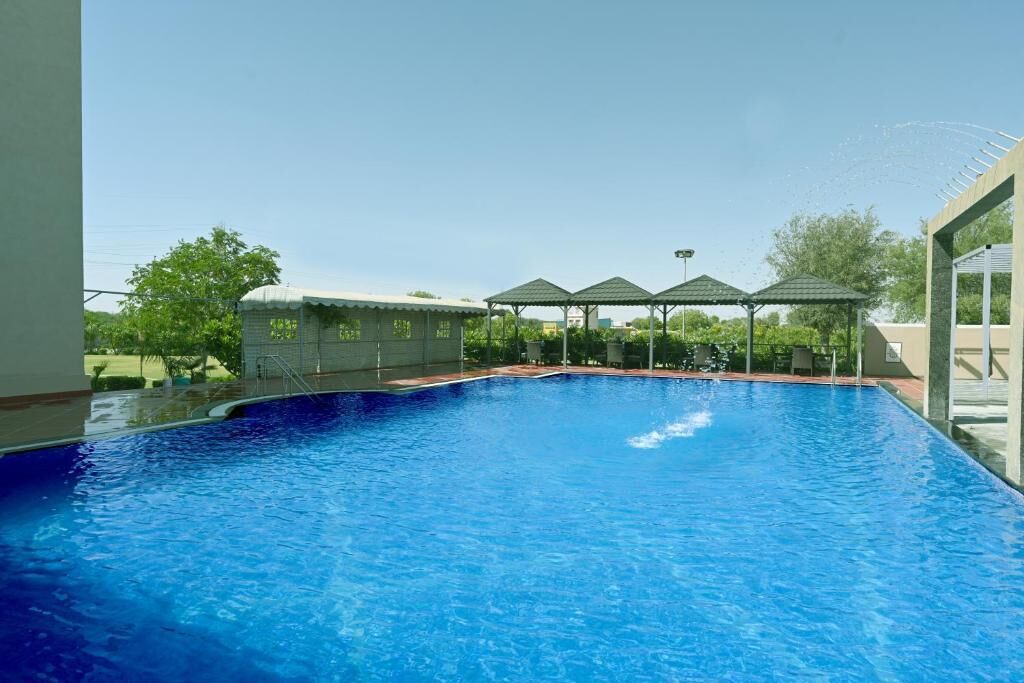 Piscine extérieure (ouverte en saison)