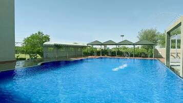 Piscine extérieure (ouverte en saison)